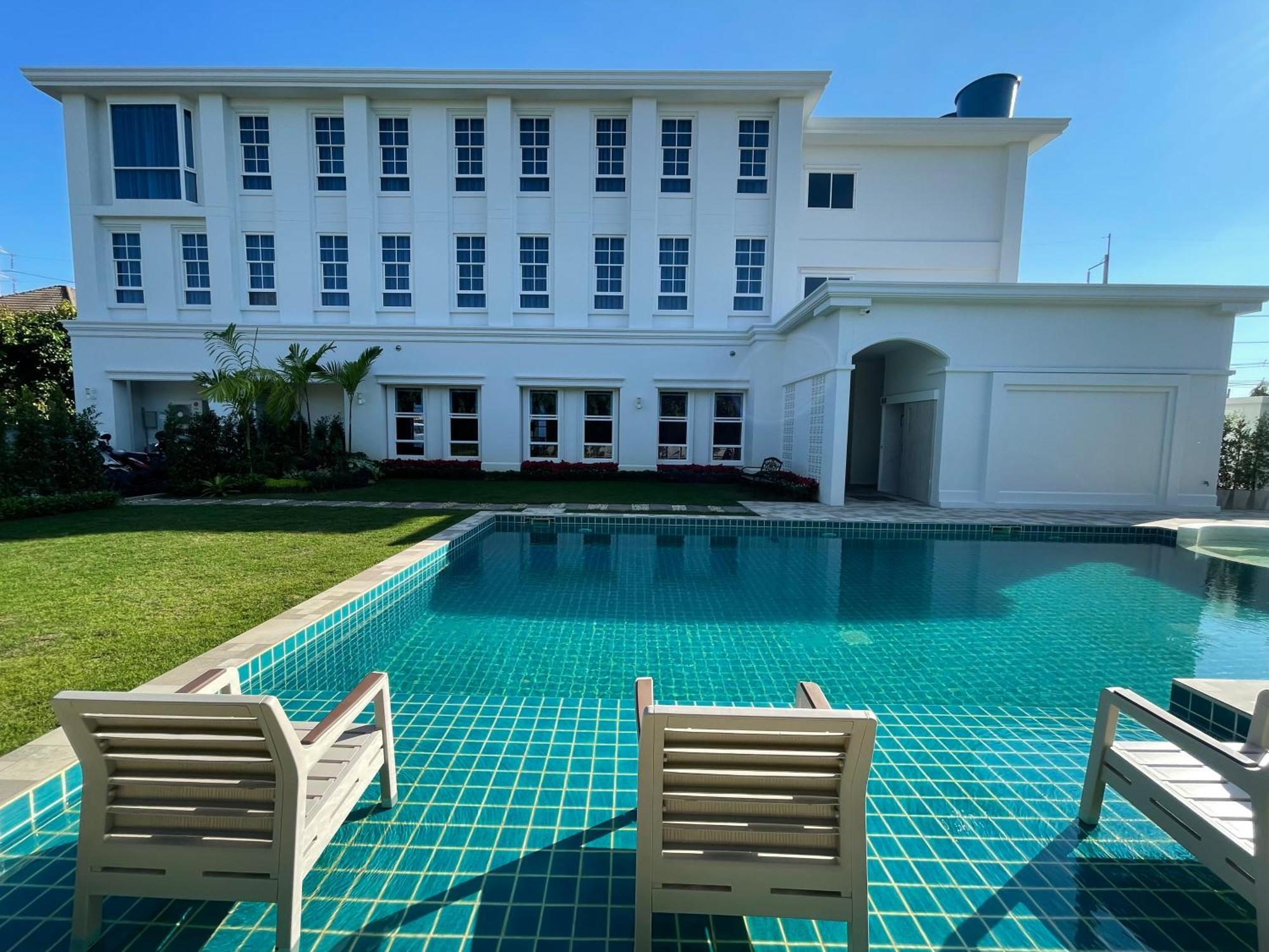 Le Cannes Hotel, Chiang Mai
